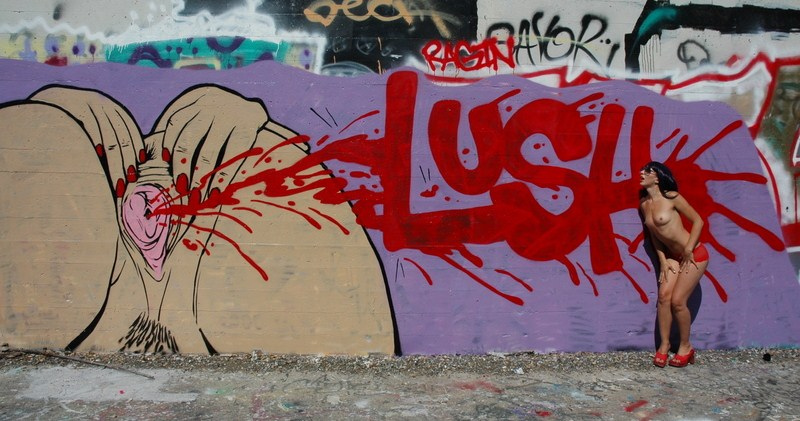 Lush. Graffiti and pornography - Alrincon.com