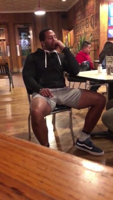 Black man bulge in restaraunt - ThisVid.com