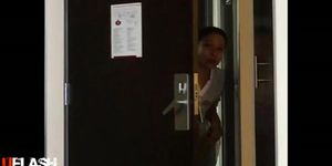 Hotel maid catches me naked - Tnaflix.com