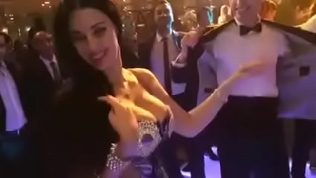 Sofinar Safinaz Hot belly dancer huge tits - XVIDEOS.COM