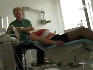 Dentist fucks his bald patient