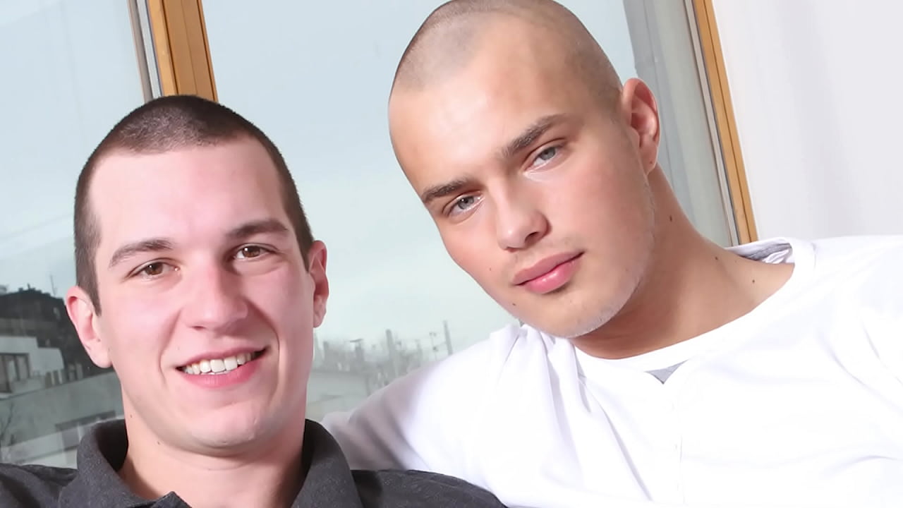 Damn! The guy with the shaved head is hot! - XVIDEOS.COM