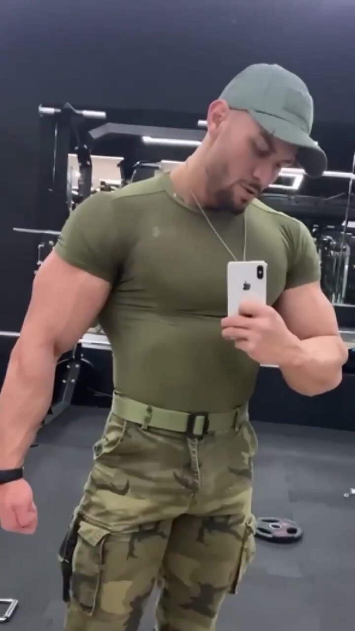 Muscled up Army Alpha - ThisVid.com