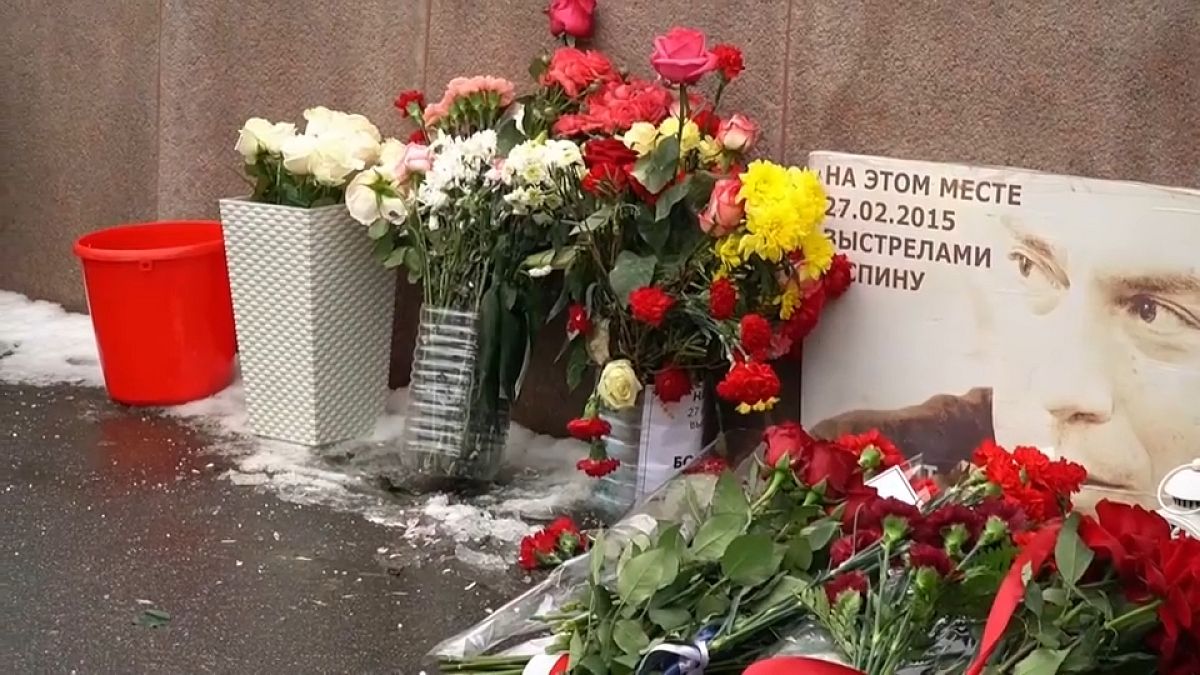 Foreign diplomats pay tribute to Russian opposition leader Boris ...