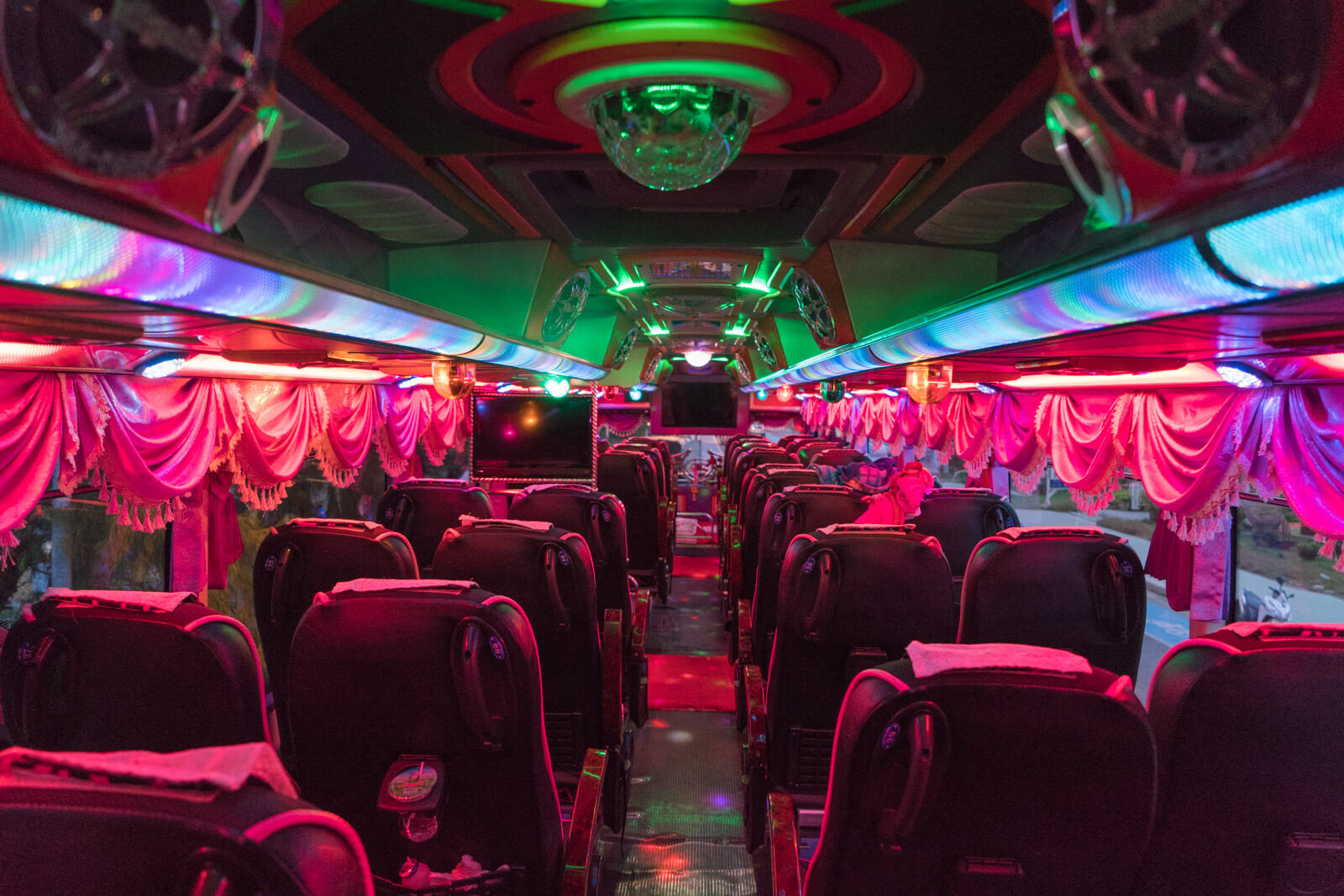 Pros and Cons of Traveling Long Distances by Bus | The HoliDaze