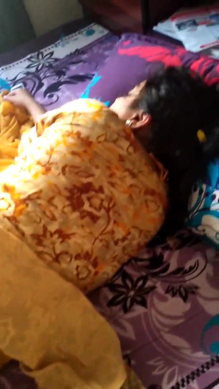 Desi sleeping mom - ThisVid.com En español