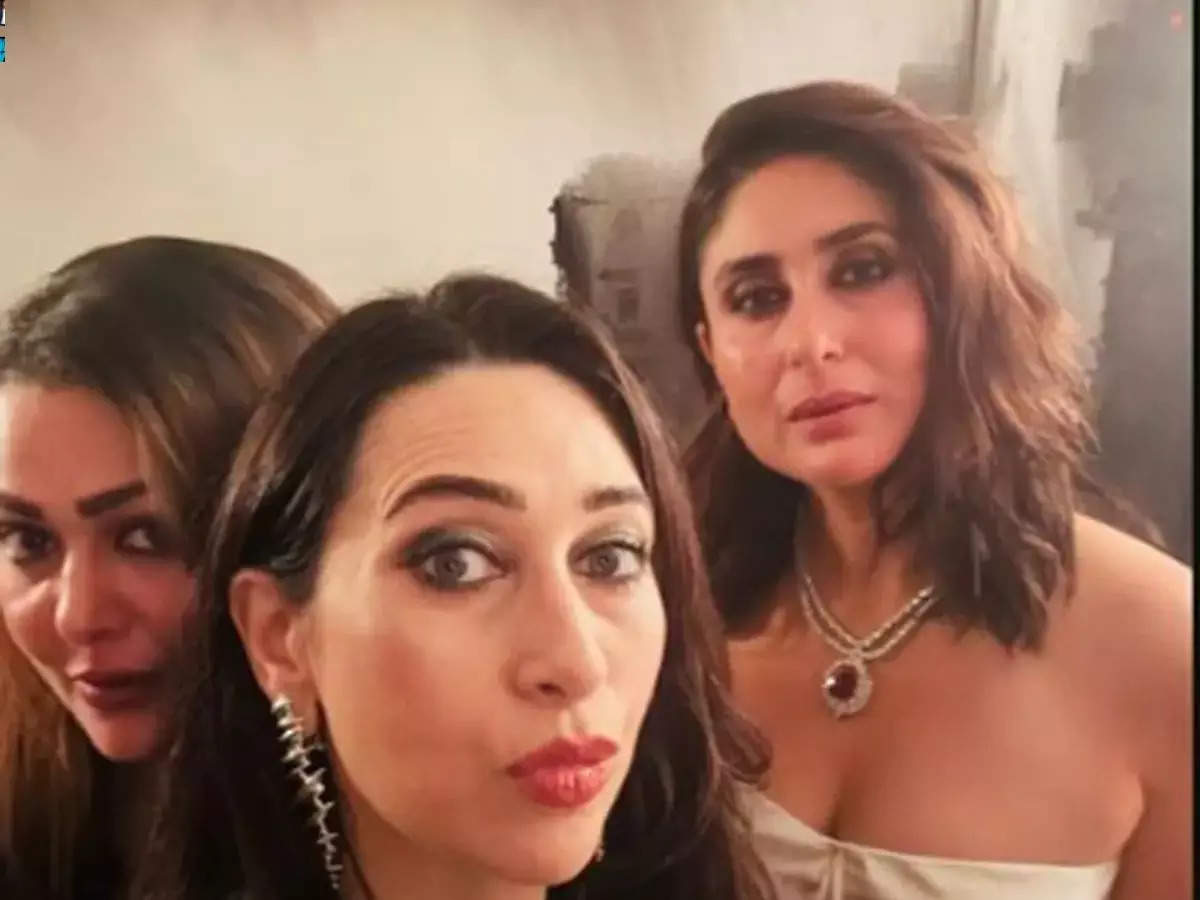 shah rukh khan: Kareena Kapoor Khan wows in white at Shah Rukh ...