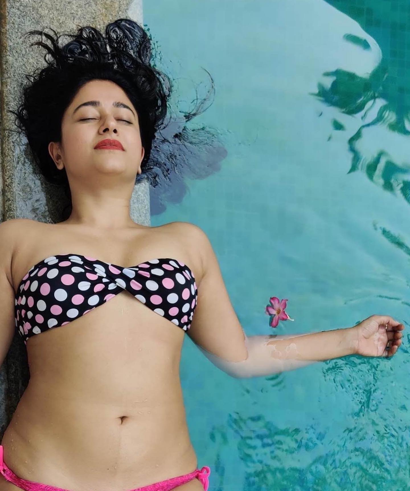 Poonam Bajwa in bikini : r/NavelNSFW