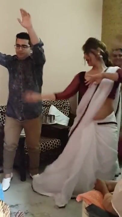 Bollywood kinner sexy dancing, looks so good XXX indian sex ...