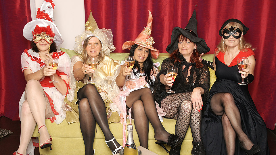 ▷ Its a steaming old and young lesbian halloween party - / Porno ...