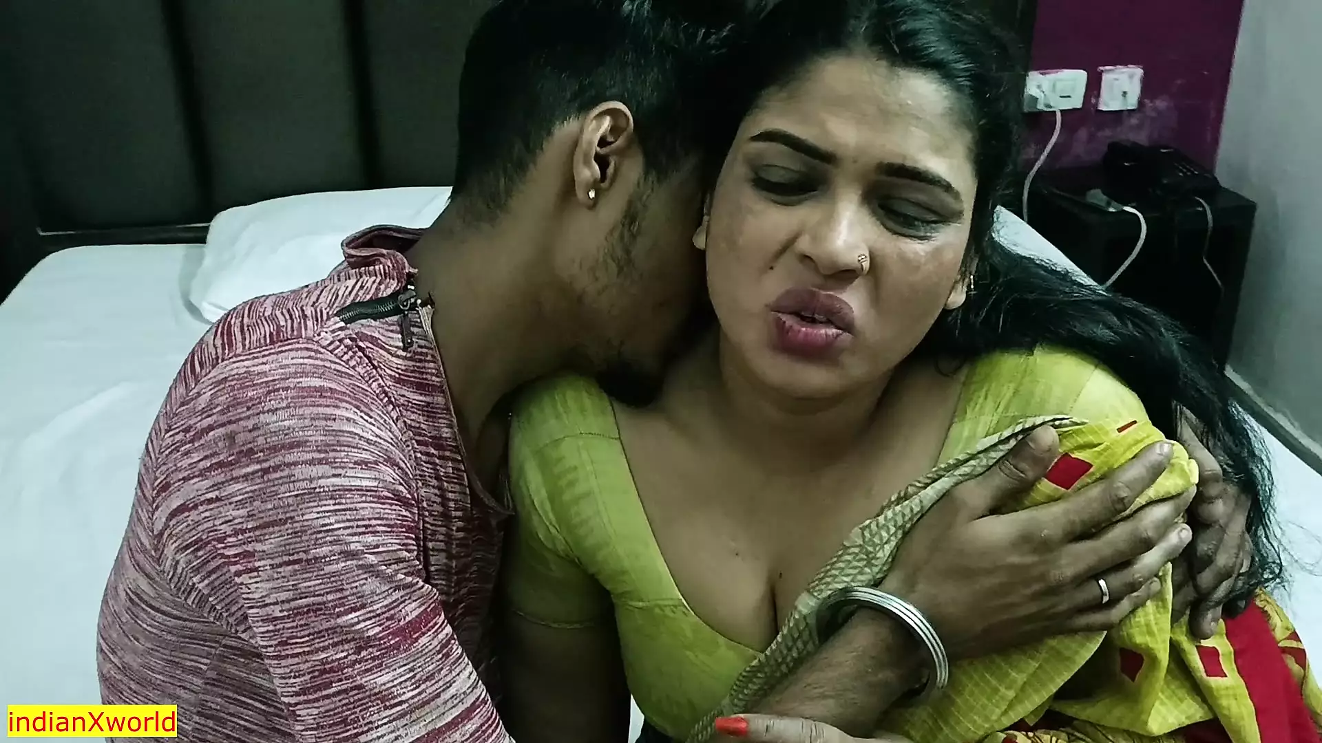 Divorce Bhabhi ko TV mechanic ne accha se Chuda! Bengali Sex ...