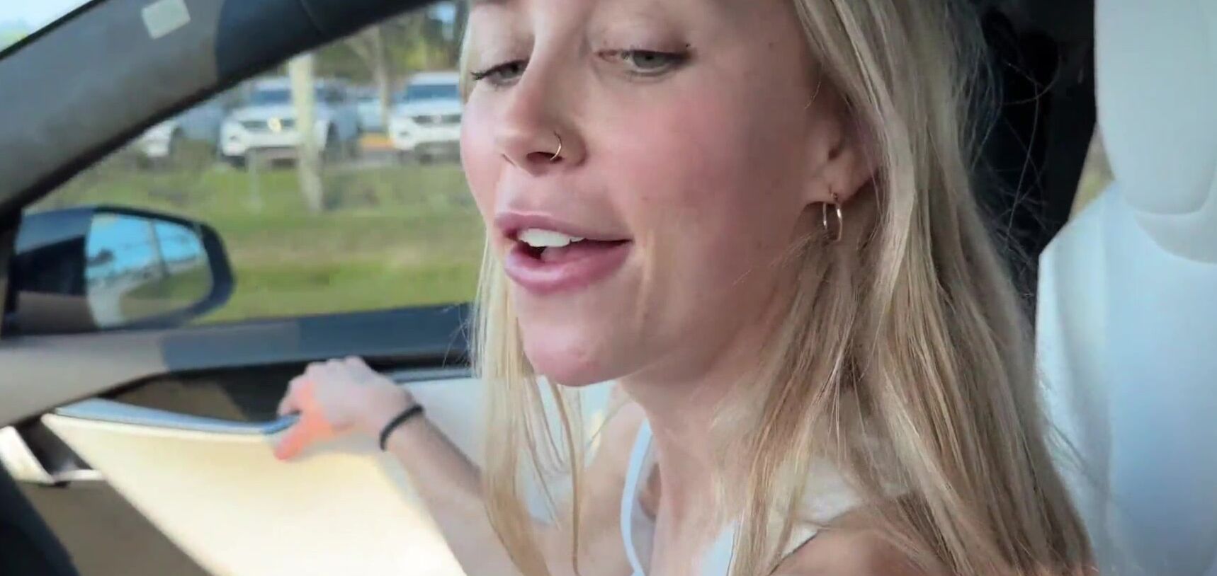 Slim Body Super Hot Blonde Pays Driver Another Way, Public Sex ...