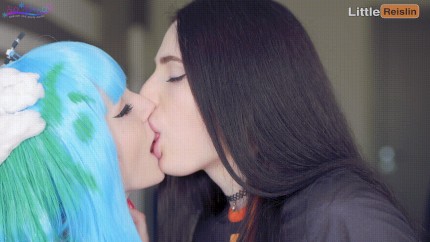 Lesbian Kissing Porn Gif | Pornhub.com