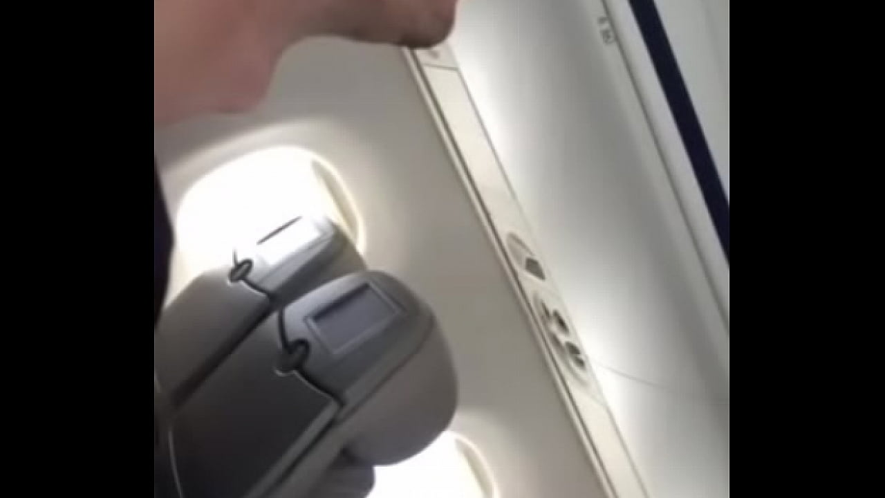 Flagra de barraca armada dentro do avião - XVIDEOS.COM