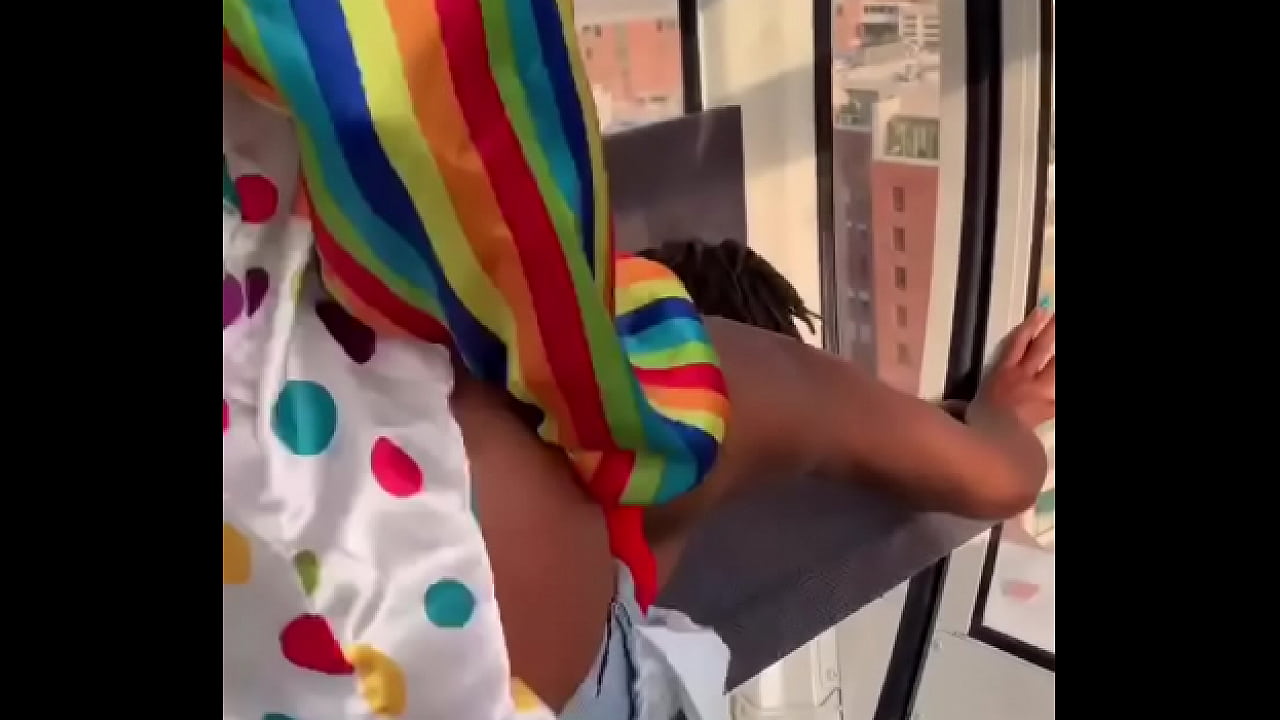 Clown bangs girl on a Ferris wheel in Atlanta - XNXX.COM