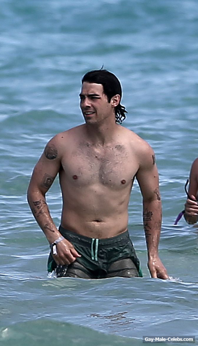 Joe Jonas Nude - Gay-Male-Celebs.com