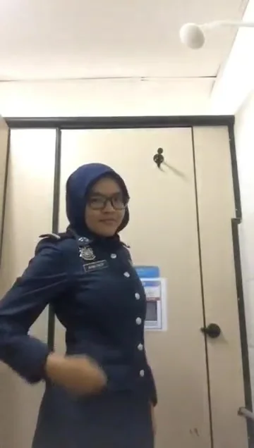 MALAYSIA IMMIGRATION GIRL LEAKED 1 - ThisVid.com