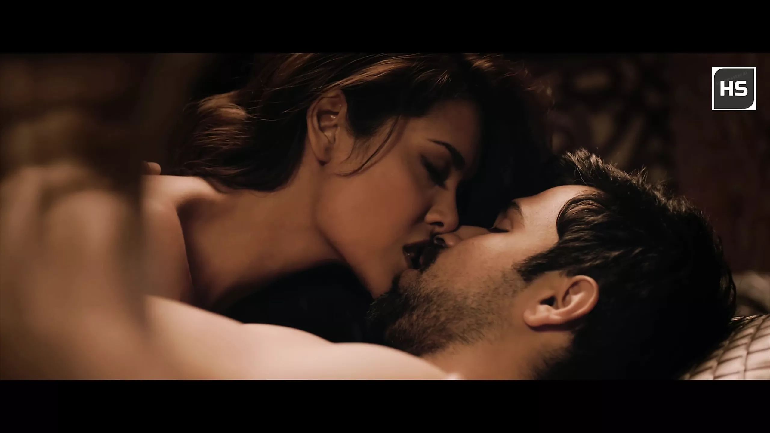 Esha Gupta – Hot Kissing Scenes 4K | xHamster