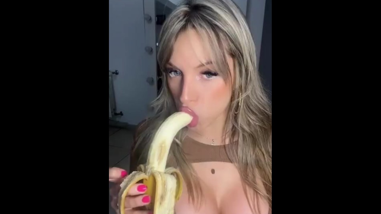 Sexy Onlyfans Latina Eats Banana - TikTok Challenge - Pornhub.com