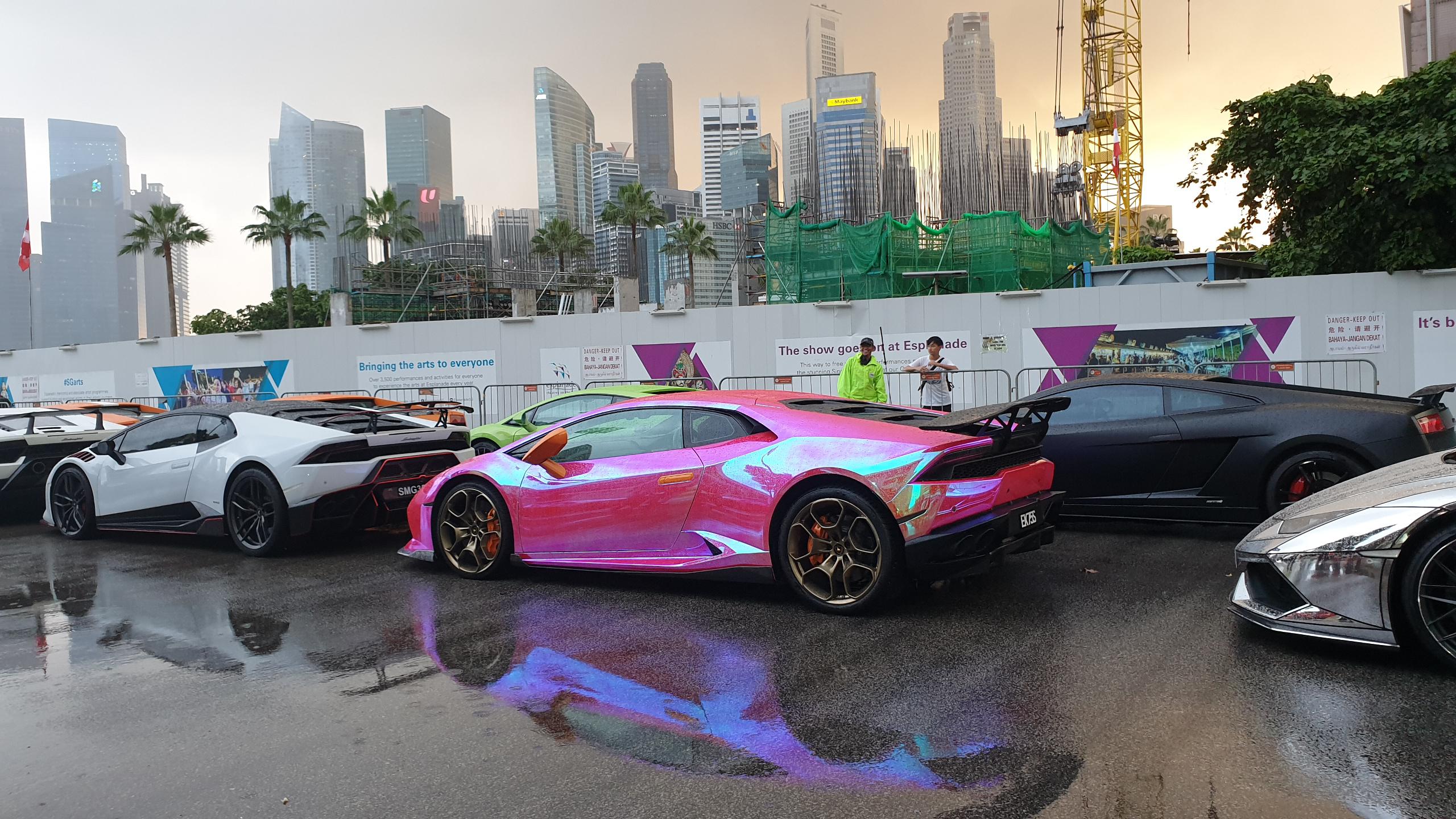 this bright chrome pink Lamborghini : r/mildlyinteresting