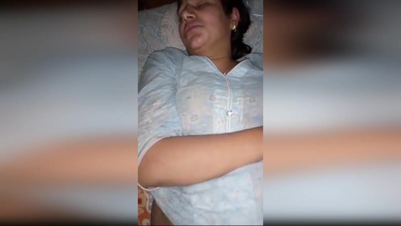Son shows his mom's pussy while she sleeps, INDIAN video leaked ...