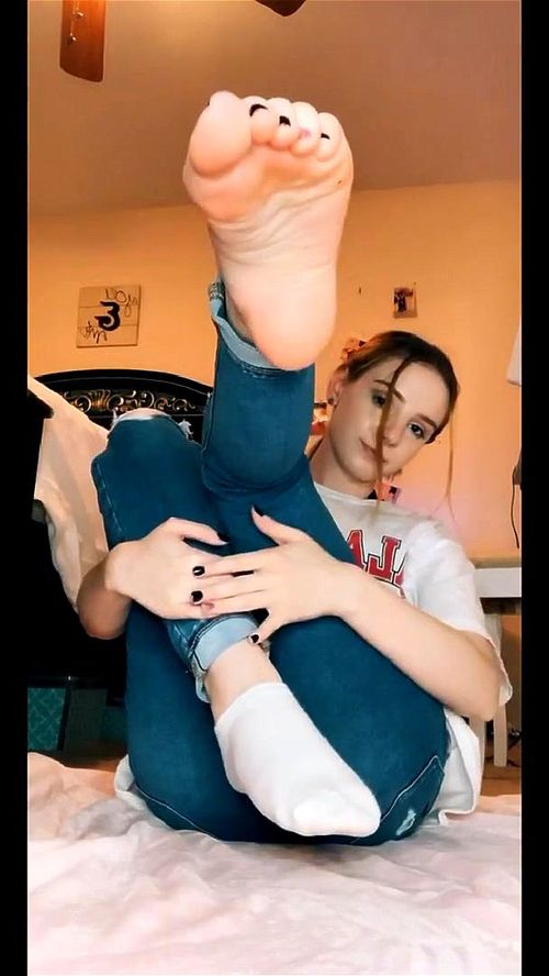 Watch Italian teen feet tease - Italian Feet, Teen Feet, Show Feet ...