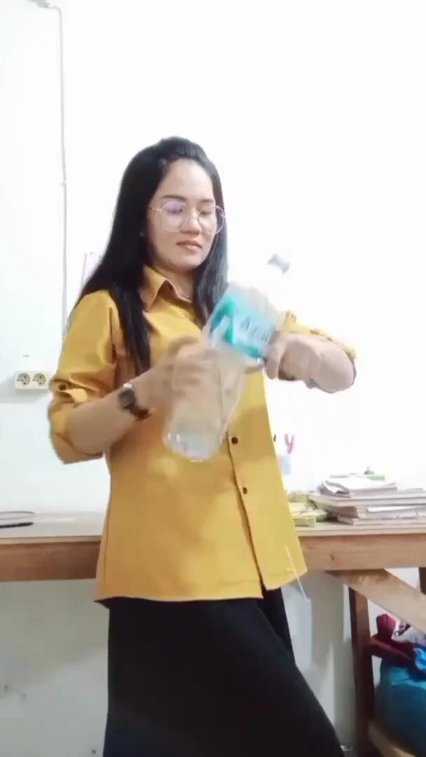 Karti Pipis di Botol - ThisVid.com