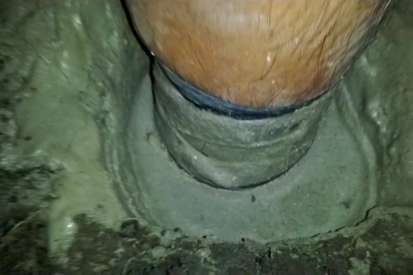 Barefoot stuck in concrete - ThisVid.com