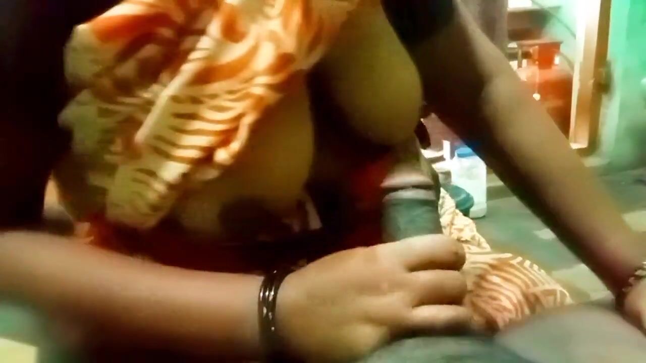 Desi XXX. Kerala sexy aunty caught by nephew while fuck to her BF ...