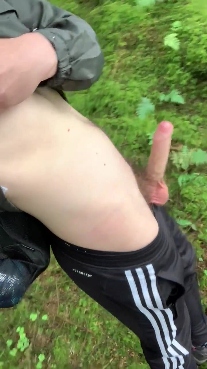 Outdoor wank and cumshot - ThisVid.com