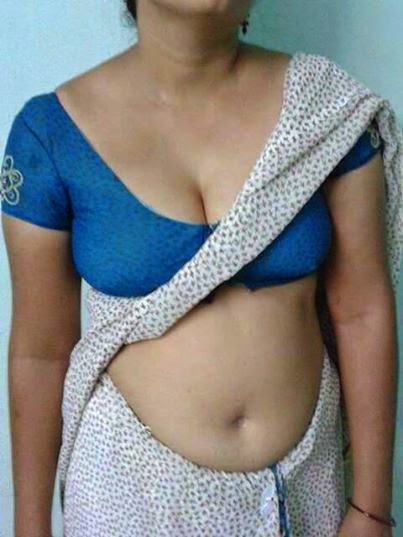 Indian aunty curvy belly and hips in saree gallery 1/1