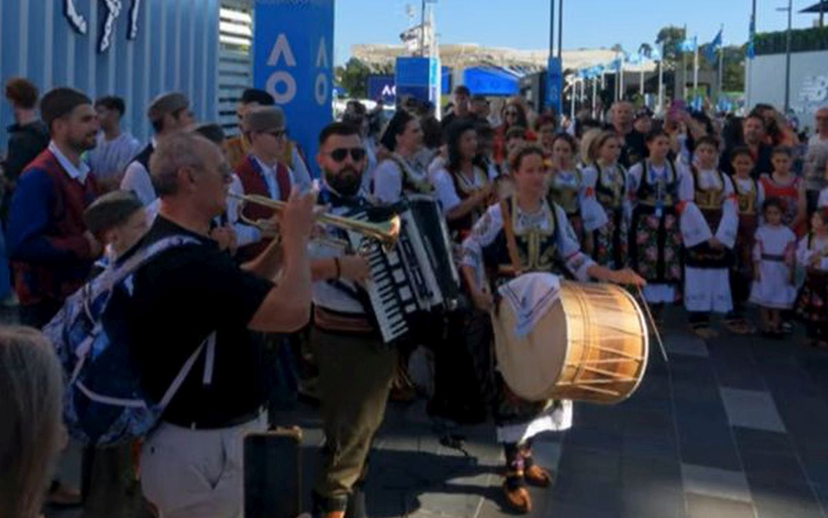 SRPSKA ŽURKA U MELBURN PARKU: Orilo se “Ajde Jano”, srpski ...