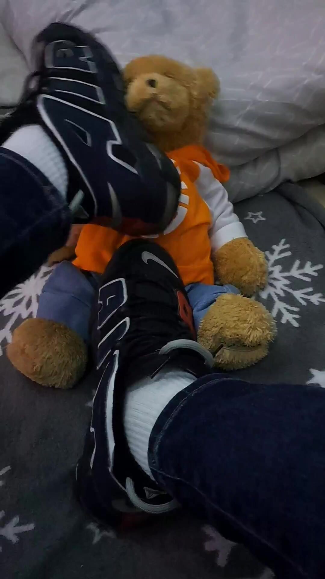 POV: Teddy bear under Master control - ThisVid.com em inglês