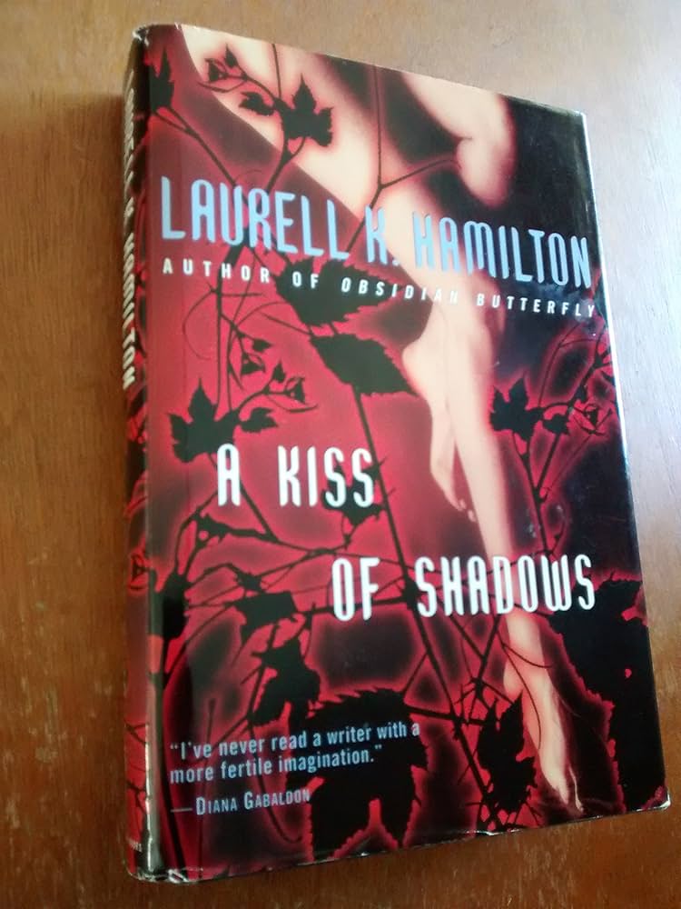 A Kiss of Shadows (Meredith Gentry, Book 1): Hamilton, Laurell K ...