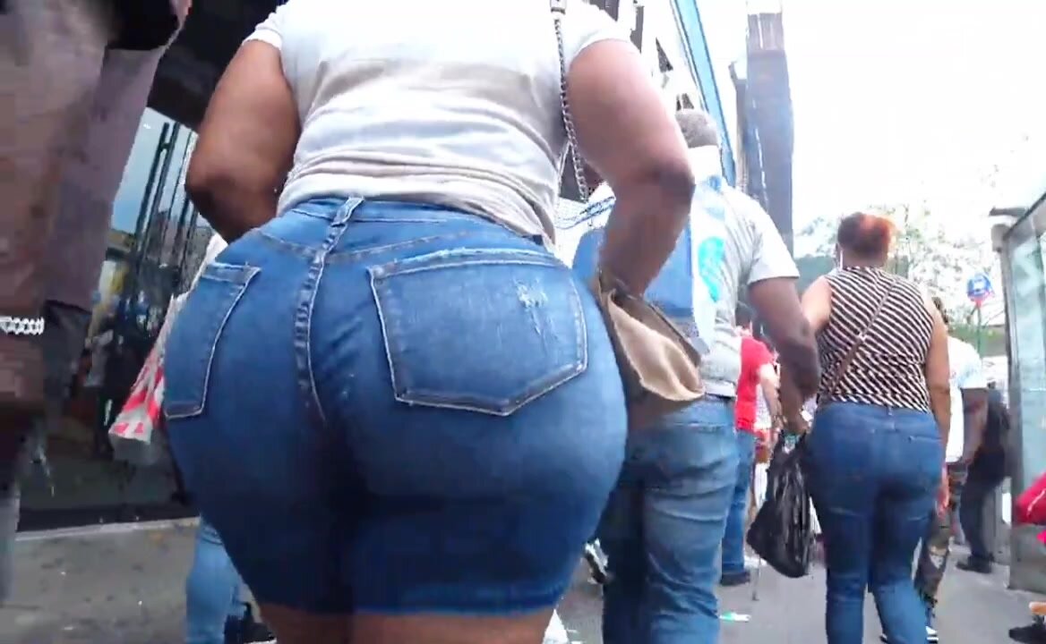 GAWT DAMN THICK MEGA BUBBLE BUTT CANDID - ThisVid.com