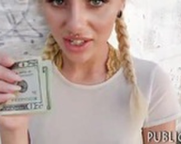 Petite with a septum ring is caught | Cumlouder.com