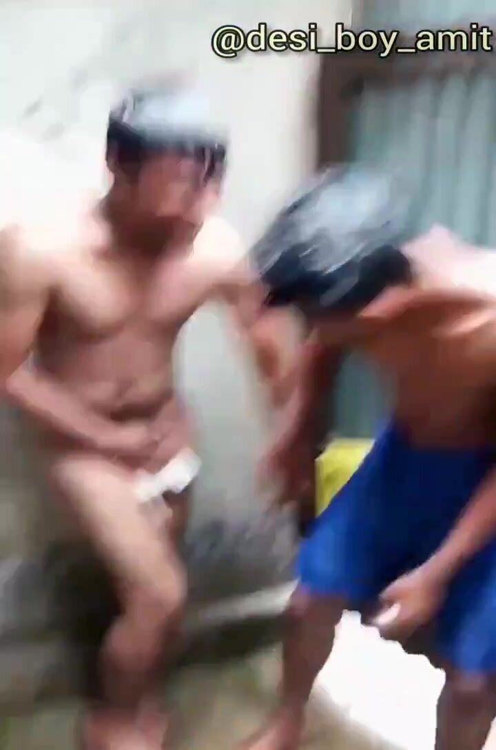 Indian Hostel boys taking nude bath together - ThisVid.com em inglês