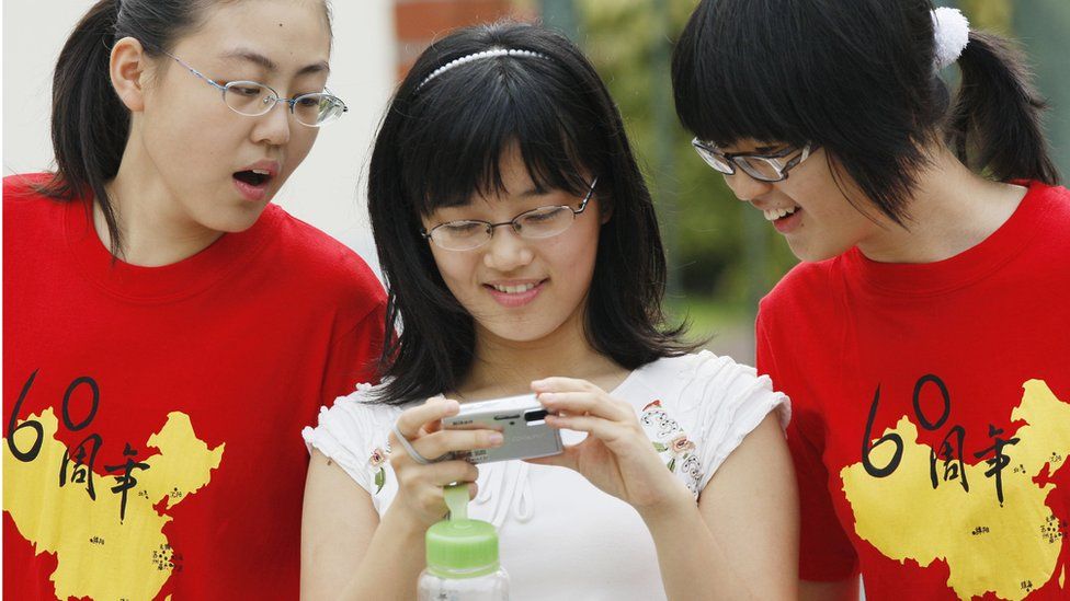 Chinese anger over 'sex degrades girls' textbook comment - BBC News