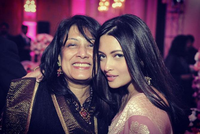 Riya Sen shares photo with mother-in-law from her lavish wedding ...