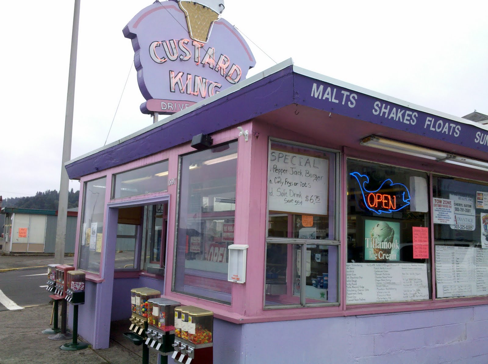 Wet Trout: Food Porn: Astoria: Custard King Drive In