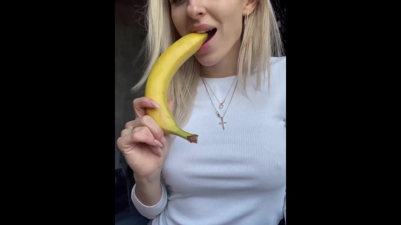 Huge Breasted Blonde Sexy Eating Banana - Pornhub.com