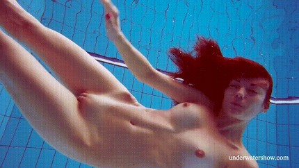 Tall Nude Woman Diving In The Pool Porn Gif | Pornhub.com