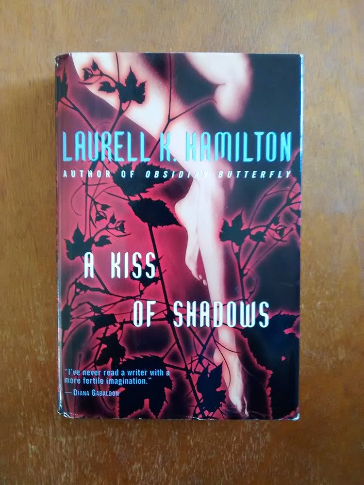 A Kiss of Shadows (Meredith Gentry, Book 1): Hamilton, Laurell K ...