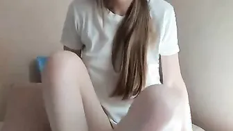 Pretty petite teen masturbates and orgasm 4kPorn.XXX