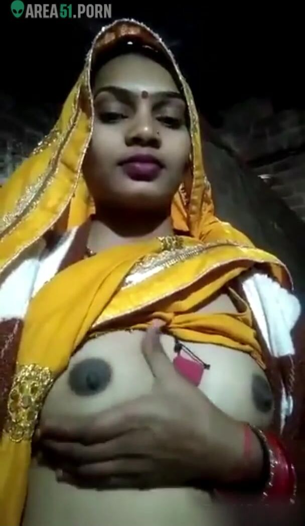 Leake Indian porn video of village teen babe showing big boobs ...