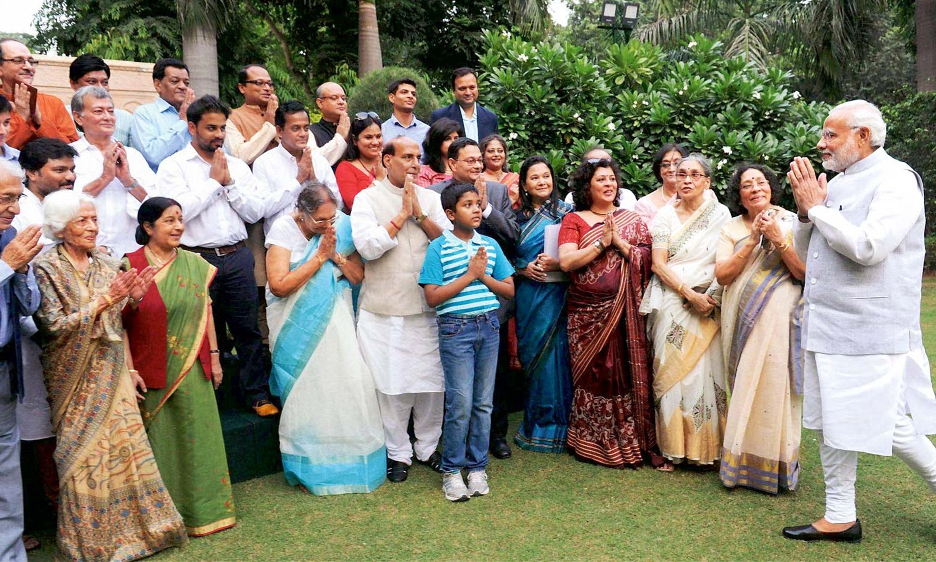 You can't strangle history': PM Modi meets Subhas Chandra Bose's ...