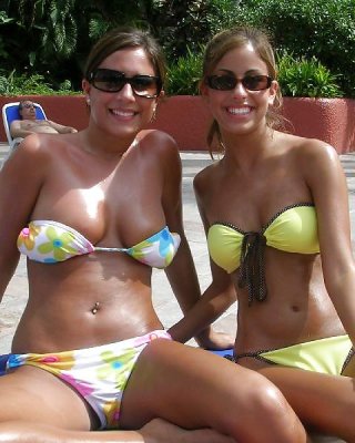 Sexy mom and not her daughter at the pool Porn Pictures, XXX ...